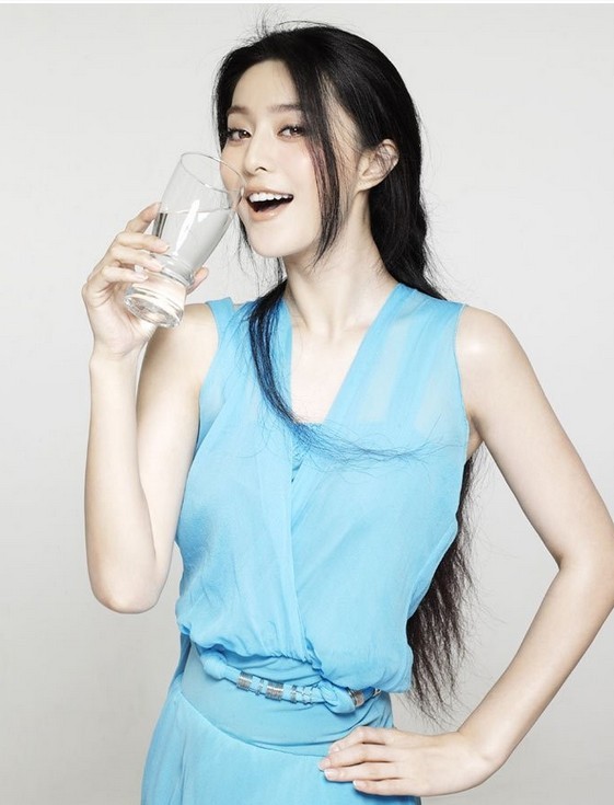 最瘦的女明星_郑爽竟然还不是最瘦的 这些女明星瘦的更过分 新闻频道