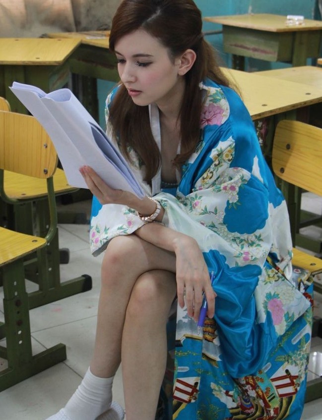 泷泽萝拉新片《流氓来了》拍摄花絮照