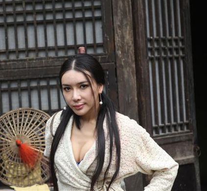 饰演女主角<em>潘金莲</em>的龚玥菲