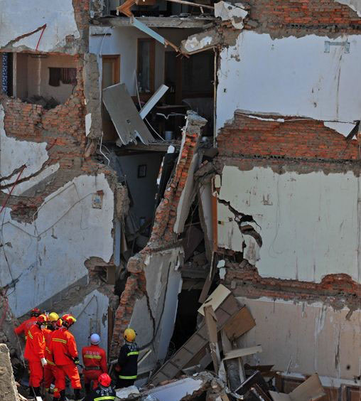 发生在4月4日的宁波奉化居敬小区楼房坍塌事件持续发酵.