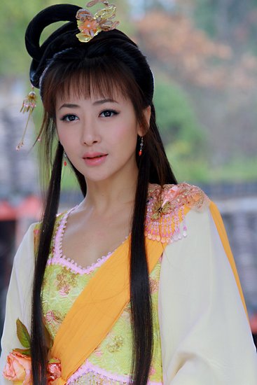 陈紫函,饰演了《活佛济公》中温柔痴情的胭脂.她的美是精致的.