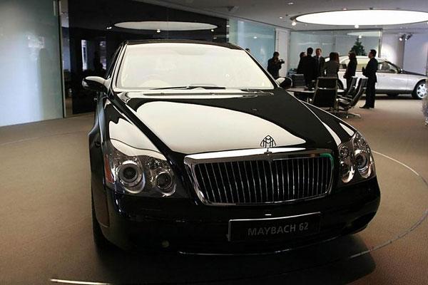 温州<em>女</em>司机<em>撞上</em>豪车迈巴赫 <em>高富帅</em>车主大度弃