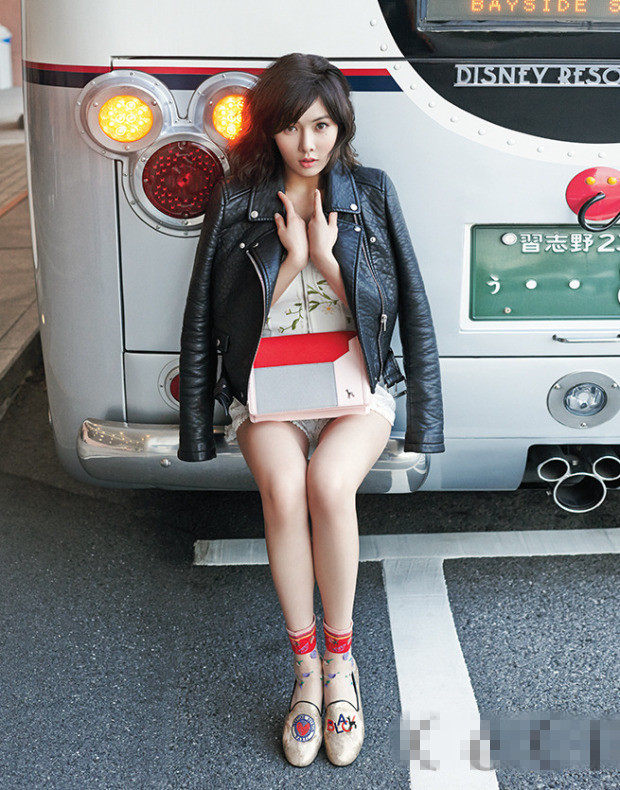 4minute泫雅最新日本街头写真 可爱俏皮不失性感