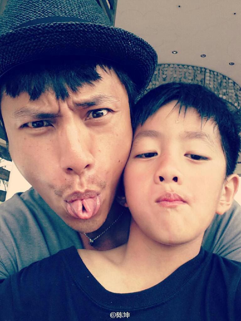 陈坤8岁儿子优优 陈坤儿子正面照