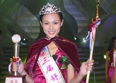 15岁，唐嫣当年夺得舒蕾世纪星全国总决赛冠军。