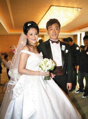 2009年8月30日,袁泉与夏雨向外界正式宣布结婚,之后经常成双成对出入