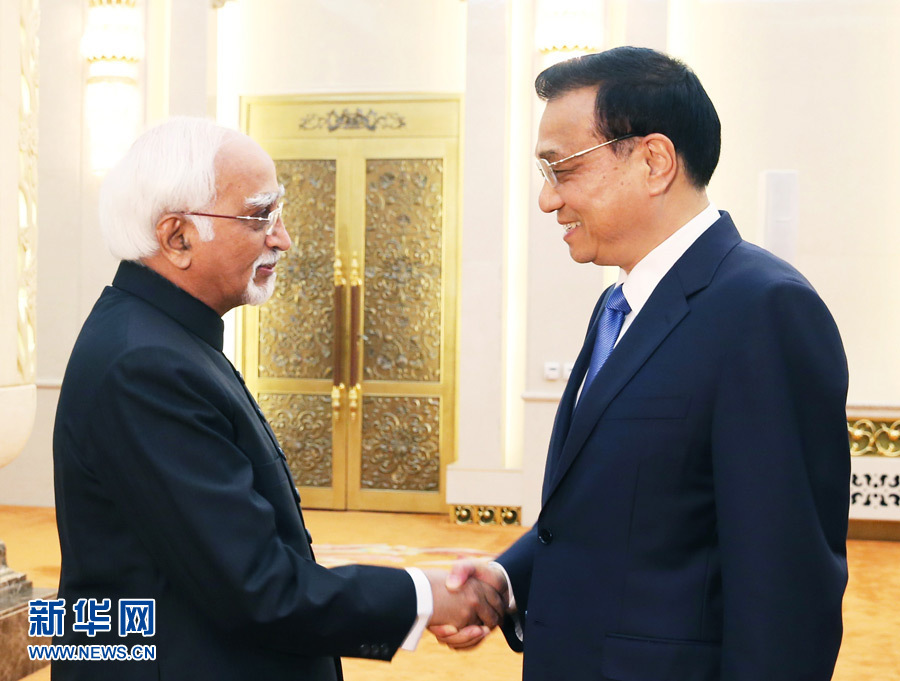 6月28日，国务院总理李克强在北京人民大会堂会见印度副总统安萨里。新华社记者 姚大伟 摄