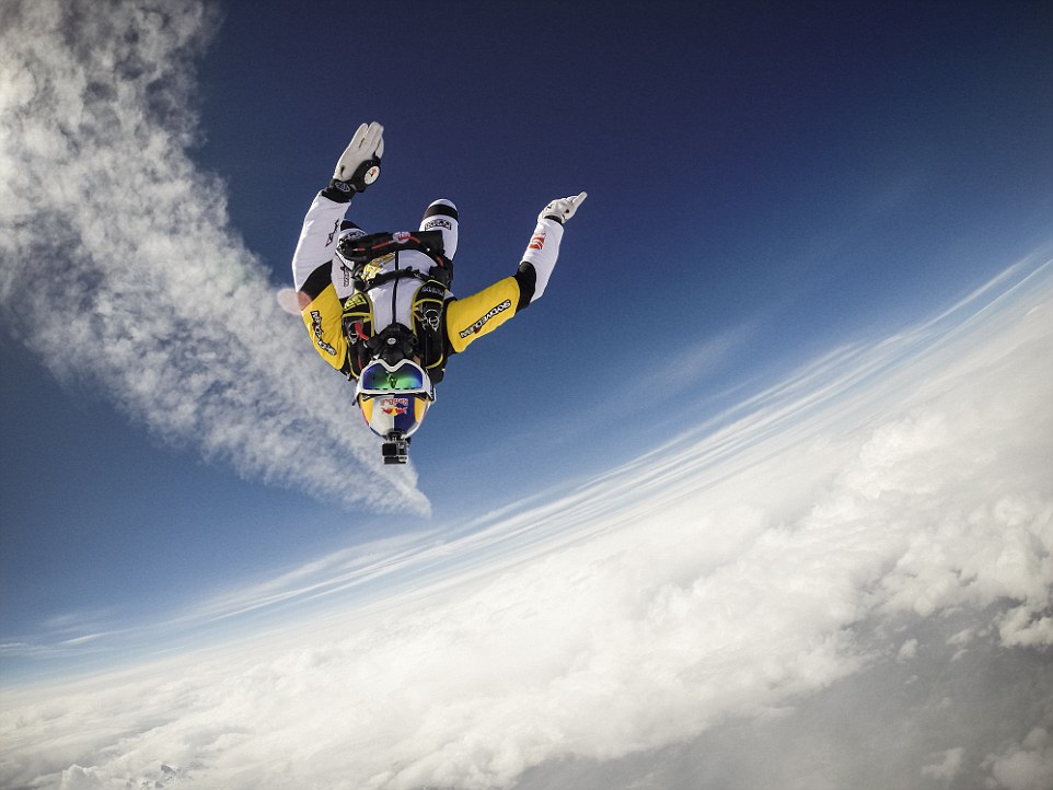 Two fearless skydivers jumped from an altitude of 33,000ft - high enough to see the curvature of the Earth