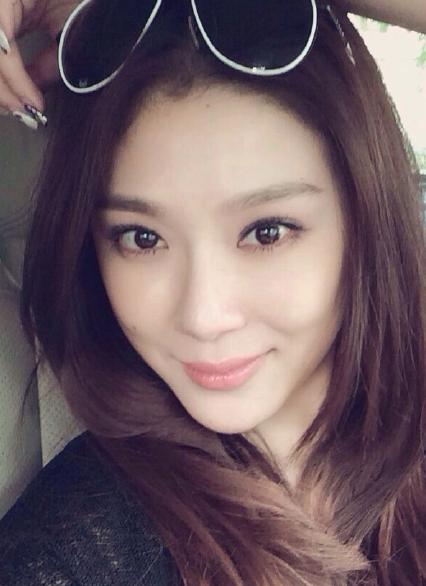 "而后经过求证后原来高虎默认神秘女友是赵雅淇