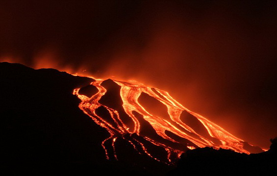 野兽复活:欧洲最活跃火山埃特纳最新爆发威胁