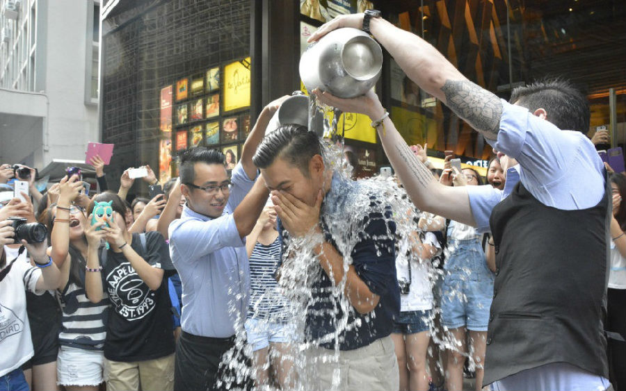  SJ 崔始源 香港 冰桶挑战 做慈善 型男秒变落汤