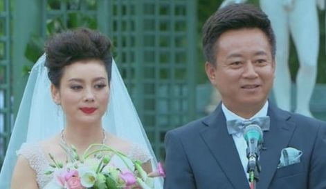 网传结婚照实为周年纪念日