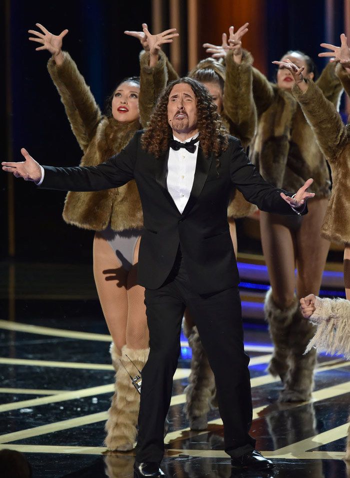 [女人脱内衣给男人看]_女人脱内衣的视频_男人