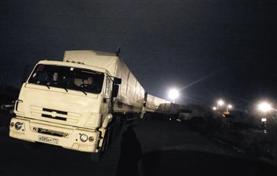 俄罗斯200辆救援车再入乌克兰 载2000吨物资