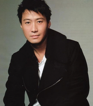 香港四大天王之一,1966年12月11日生于北京,歌手,演员,导演,商人,慈善