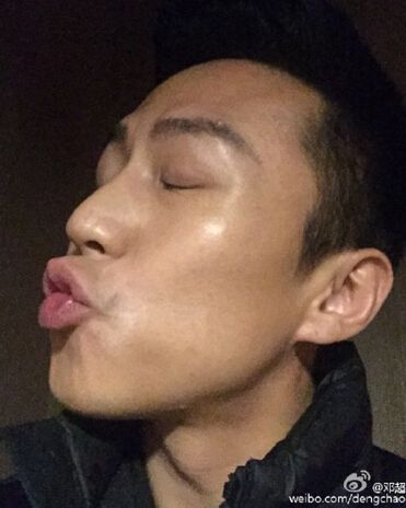 邓超撅嘴热吻照被恶搞 孙俪回应谁亲你跟谁回获称好丈母娘