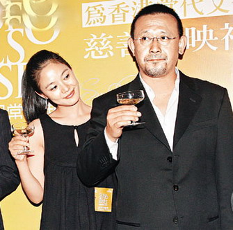 姜文的漂亮新媳妇与宝贝儿子