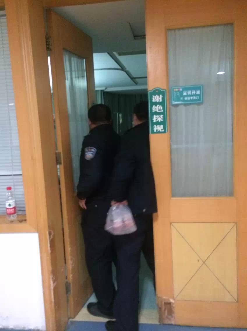 宁波4名警方人员遭遇爆炸 一人进特护病房