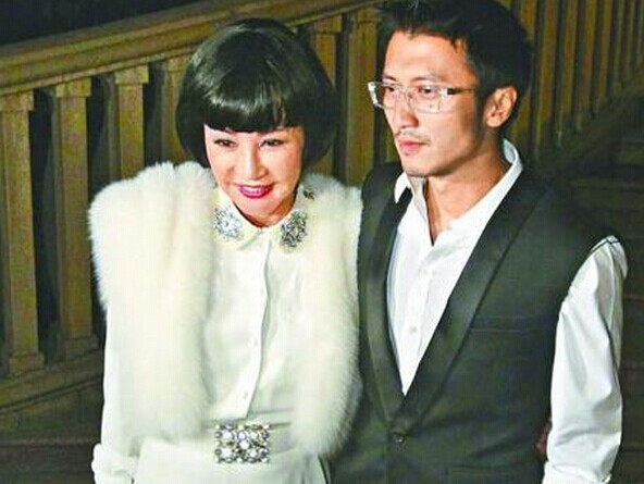 与前夫谢贤避谈儿子谢霆锋是情事不同,身为母亲的狄波拉似乎很认同锋