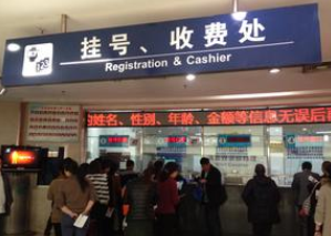 女中学生围殴<em>女同学 扇耳光</em>嫌手疼_新蓝网