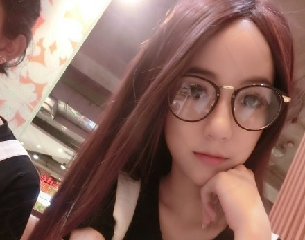 颜值爆表的 yoshi 突然就红了 我们也不知道 ta 是男是女
