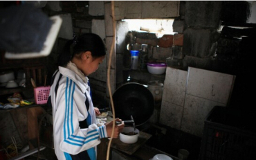 收废品的女孩视频 44df3342841a1e75508b79b83c7480a6.jpg