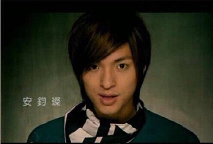 台湾艺人前可米小子成员安钧璨因肝癌去世 年