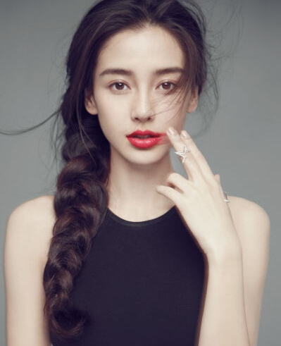 妙龄少女自助丰唇,结果组织坏死嘴唇翻成香肠嘴……想