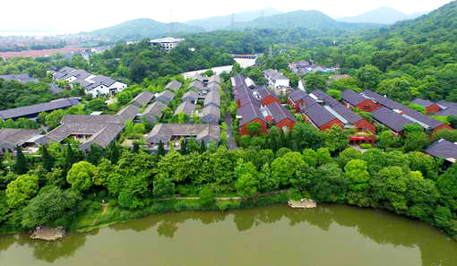 新蓝网评:特色小镇 扬帆起航正当时