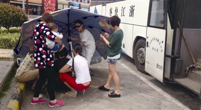 金华母女服务区一视频临产10多人播放帮忙高速平安孕妇英朗接生教程图片
