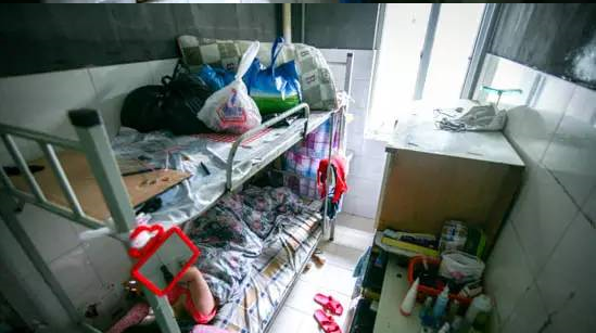 最牛群租!100平米不到的房子挤36张床 厨房都