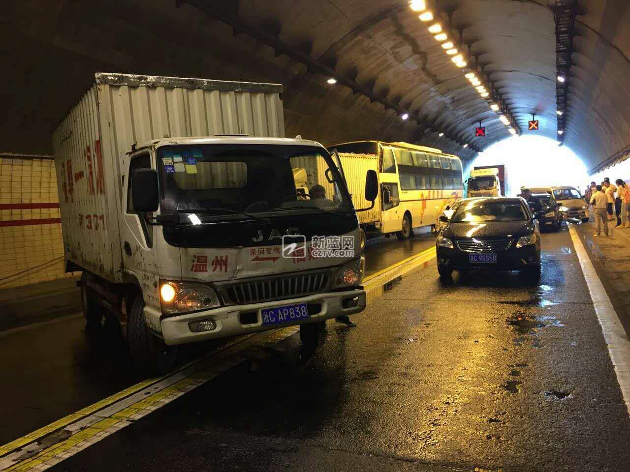 甬台温高速公路三都岭隧道发生多起追尾事故 