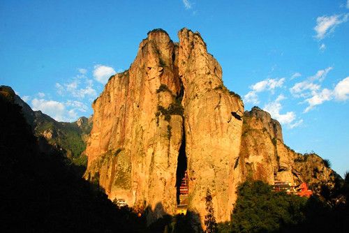 雁荡山风景区要指温州乐清市境内的北雁荡山,史称
