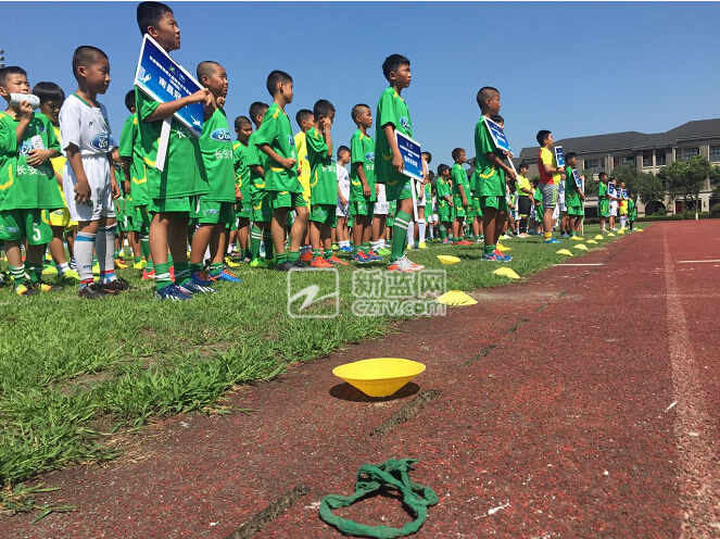 300名足球小将参与杭州绿城选拔赛 佼佼者将