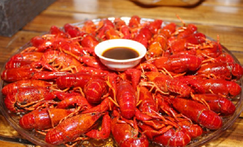 南京再现 小龙虾病 夫妻狂吃10斤被送医