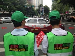 深圳交警:我们不只有绿帽子 7种颜色任君挑选