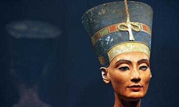 埃及艳王后奈费尔提蒂墓穴或被发现 以美艳容貌著称