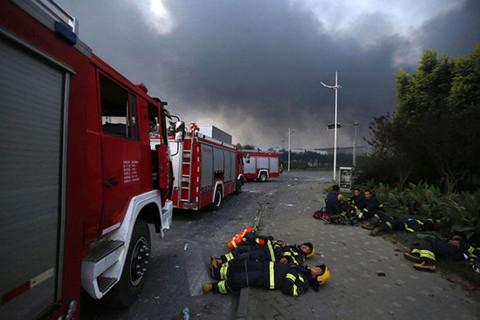 天津爆炸事故已致9名消防员牺牲