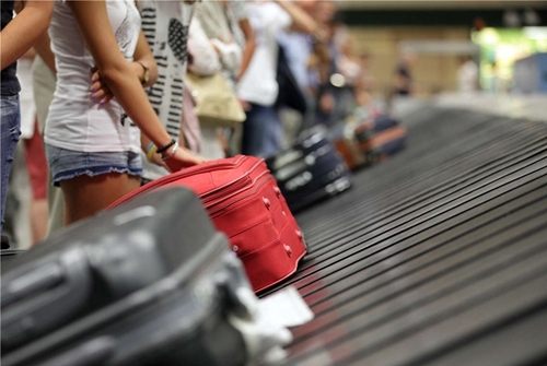 女子带化妆品被机场安检拦下 动粗换来8天拘留