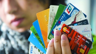 全国信用卡发卡量4.6亿张 未偿还信贷额逐年上