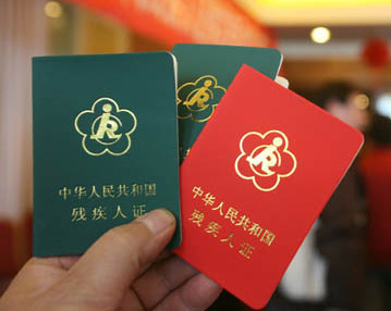 “你骂谁是残疾人”公交司机提醒乘客让座 “残疾人”不领情_新蓝网