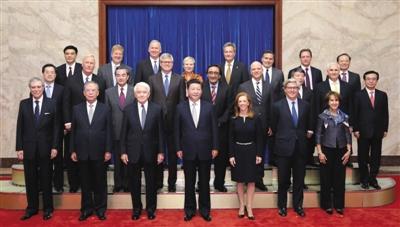 昨日，国家主席习近平在北京人民大会堂会见出席第七轮中美工商领袖和前高官对话的美方代表。新华社记者 黄敬文 摄