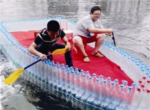 一个矿泉水瓶做船分享展示