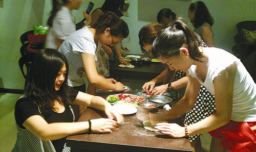 美媒:中国留学生吃不惯西餐 回国上烹饪补习班