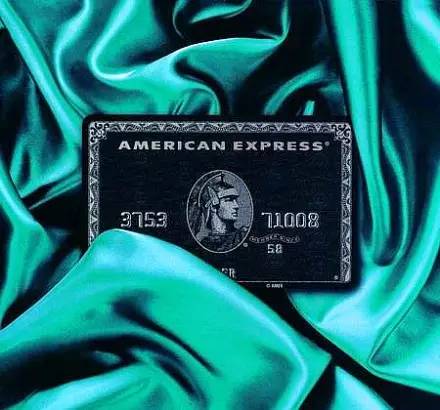 拿美国运通黑卡为例,这张卡的持有者能享受意想不到的服务.