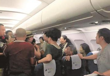 中国3名大闹柬埔寨机场乘客 被四川旅游局列入