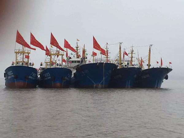5月27日,舟山广源渔业首批5艘远洋渔船组成的赴非船队扬帆启航