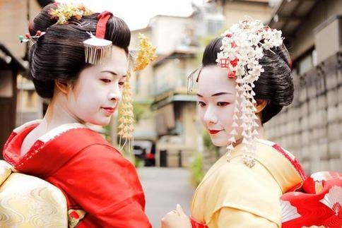 揭秘日本艺妓传统:最初创始者竟是男性 女性需会唱、跳、弹_新蓝网