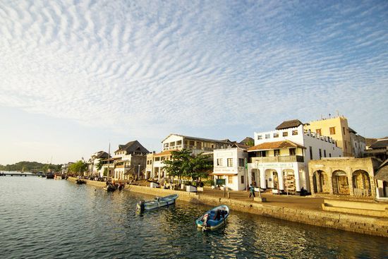 阿拉木图GDP_坐着火车去中亚,这是2017年最受欢迎的火车出国游线路