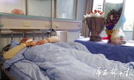医生凌晨出诊3分钟到 患者去世 家属嫌其来的慢将其腰